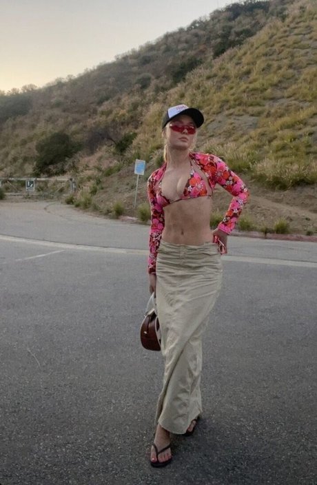 Zara Larsson pornstar sexy galleries