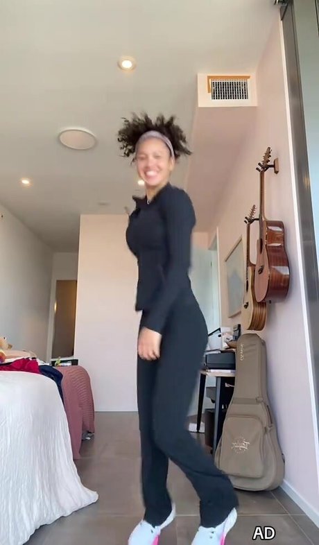 curvy shemale onlyfans free naked archive