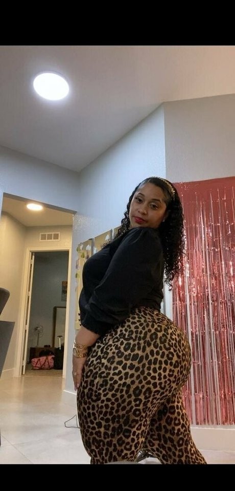 PinkyXXX exclusive model image