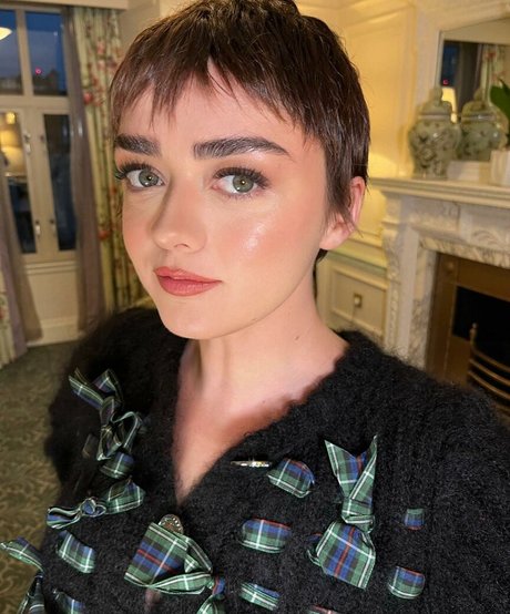 Maisie Williams model nudes archive