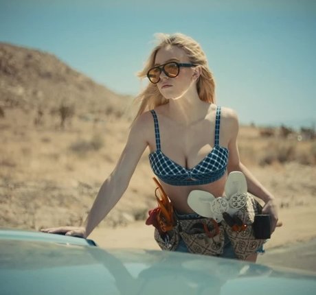 Sydney Sweeney star art archive