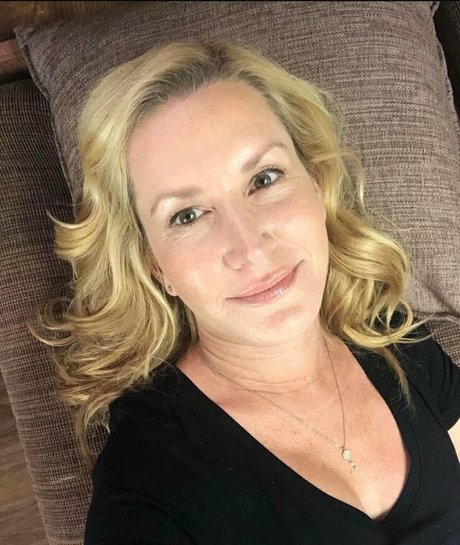 Angela Kinsey nude star photo