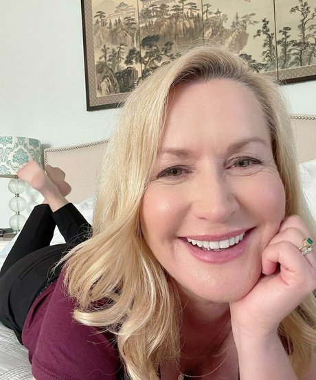 Angela Kinsey nude star gallery