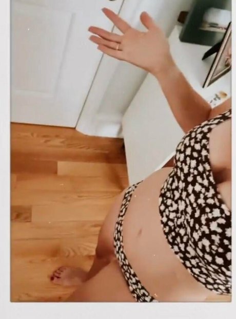 Angela Kinsey star nice images