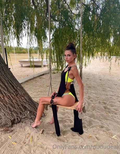 dududeak model high quality pic