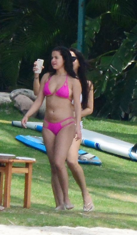 Selena Gomez beautiful model gallery