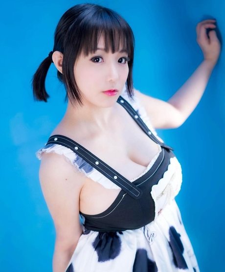 Kaho Shibuya sexy model pictures