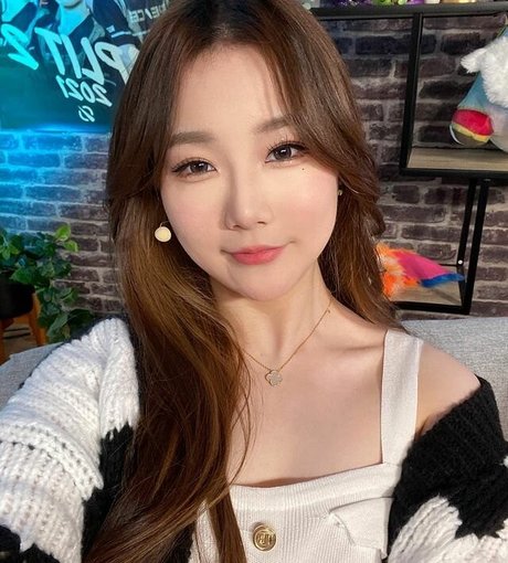 Kiittwy porn model image