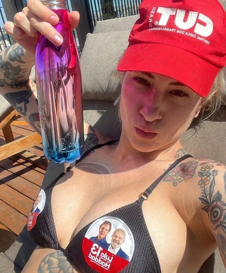 Mariana Ayres exclusive model photo