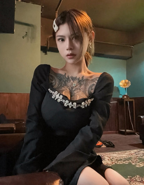 Deer white model image