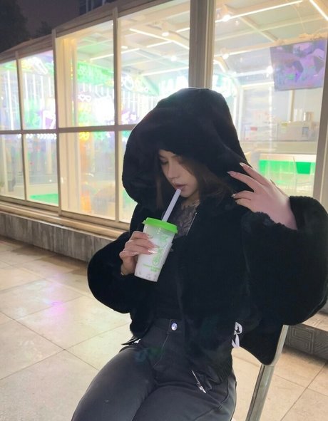 small onlyfans erotic photo