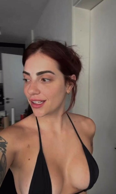 Karol Queiroz model hot img