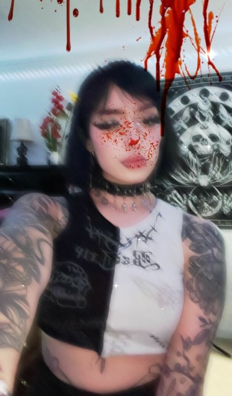 Redroomromance erotic model img