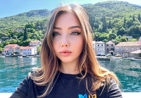 gloryhole wife onlyfans hot images