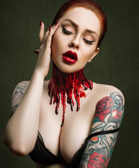 Margaritadirge naked model picture