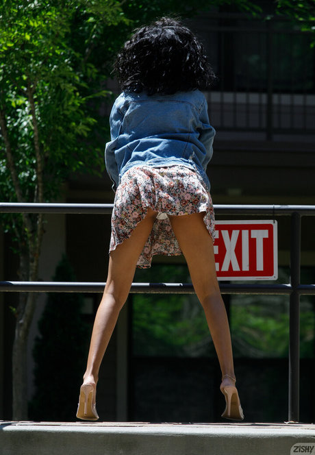 Zishy nudes model images