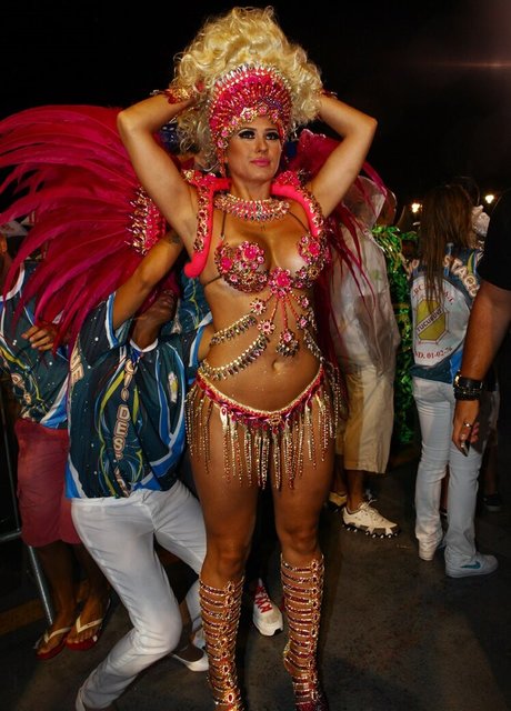 blonde trans onlyfans naked picture