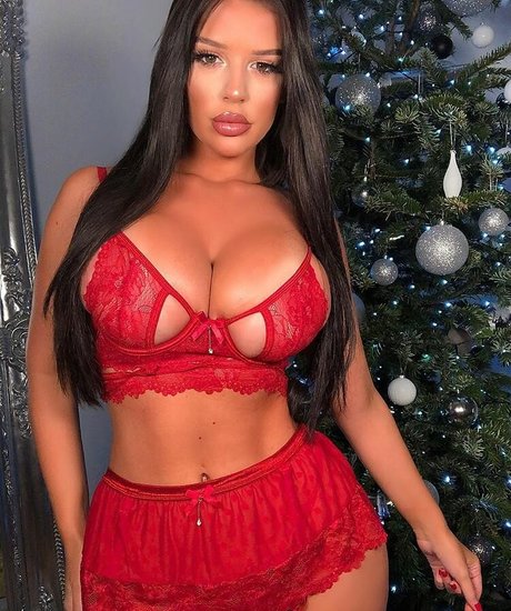 busty mom onlyfans free xxx picture