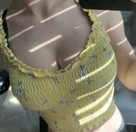 Emmia exclusive star photo