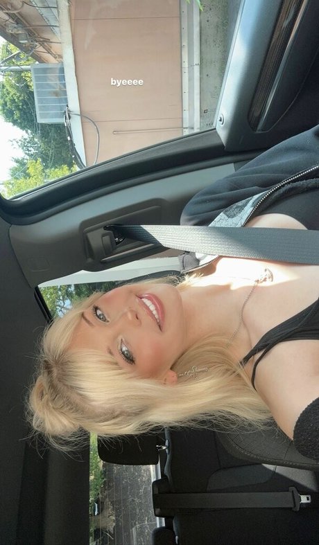 Loren Gray nude model img