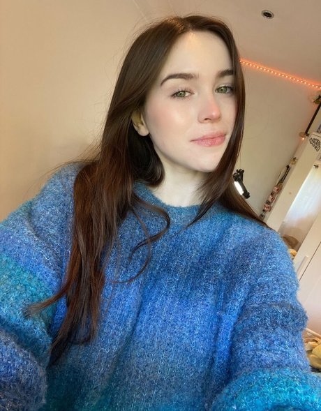 Frankie Lollia star sexy photos