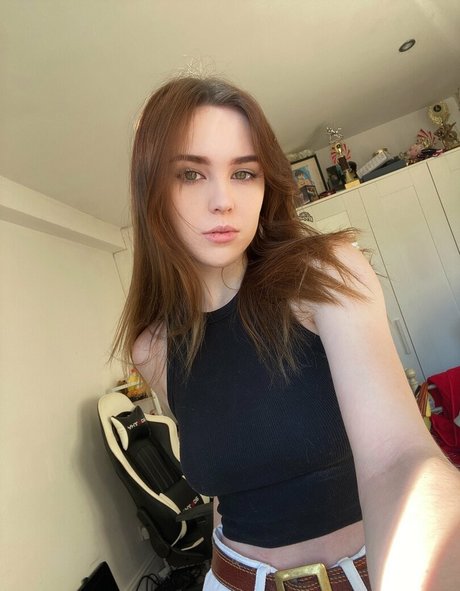 Frankie Lollia art actress galleries