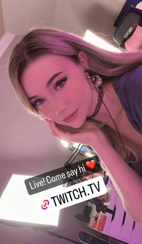 Dizzykitten pretty model photo