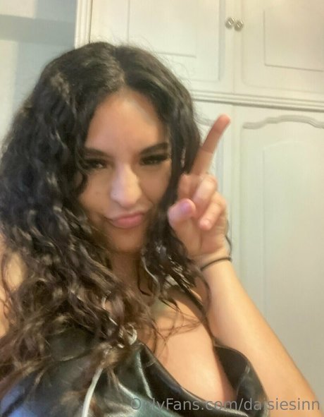daisiesinn star exclusive pic