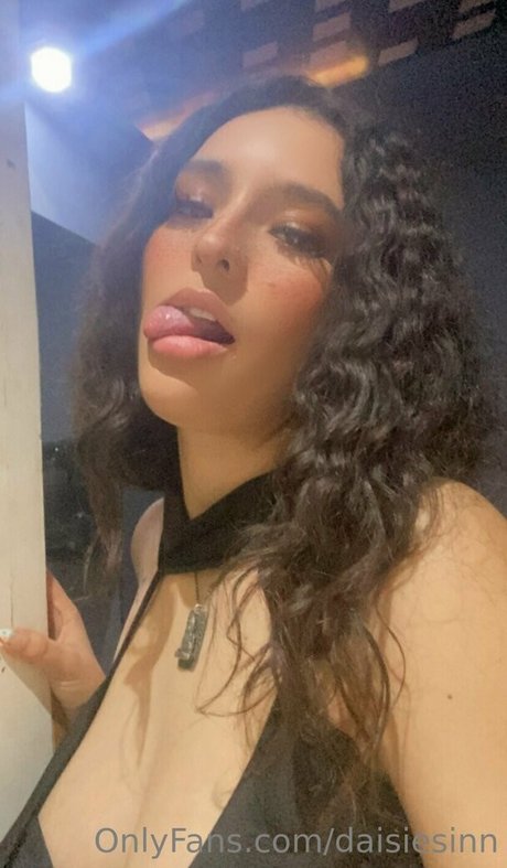 daisiesinn nude pornstar gallery