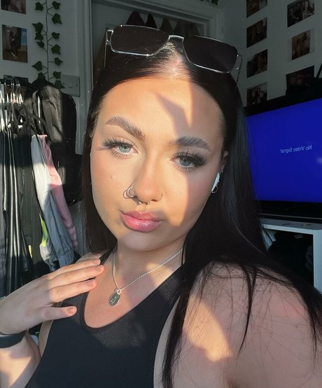 chelsea leigh naked actress img