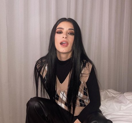 Dixie D Amelio high quality model pic