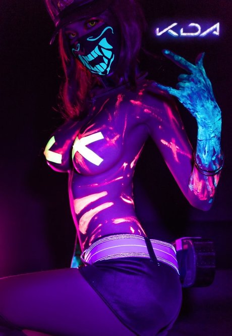 Azami model sexy img