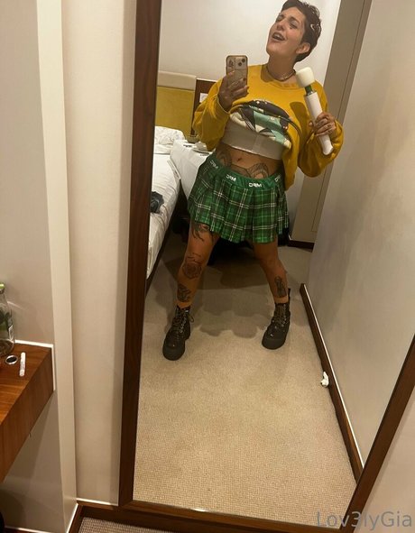 black hair onlyfans nudes archive