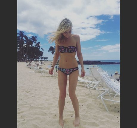 Emily Kinney model sexy pics