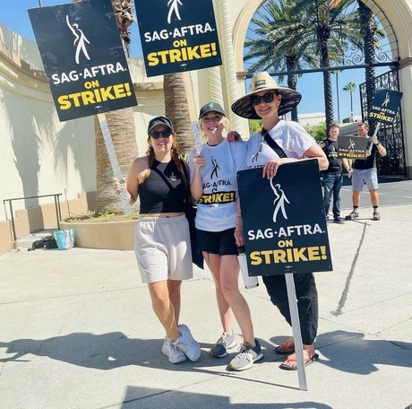 Emily Kinney model exclusive pic