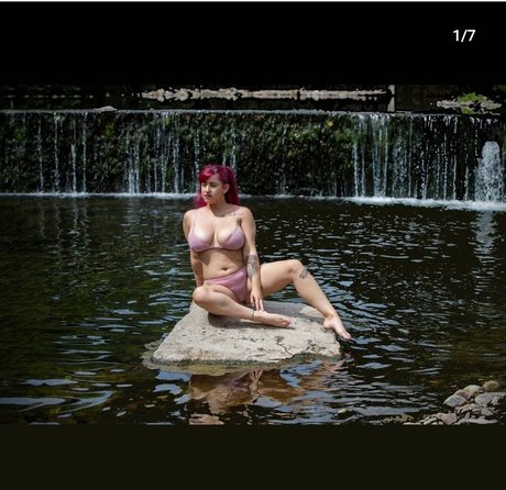 Welshbabe model pornographic photo