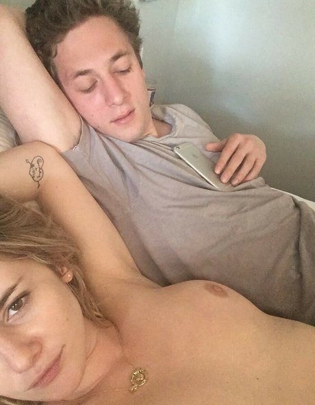 Addison Timlin star pornographic picture