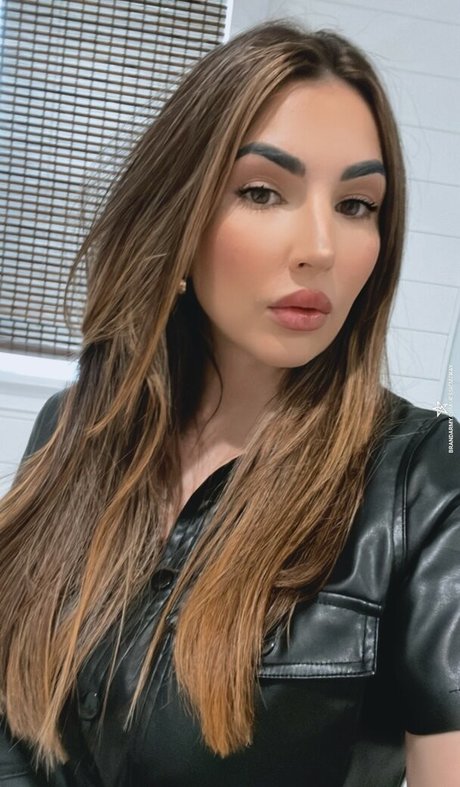 blowjob brunette onlyfans adult images