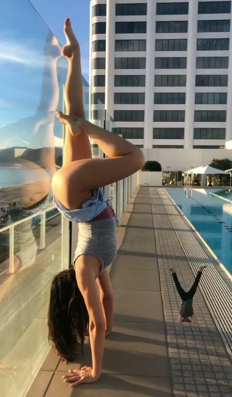 Olivia Munn exclusive pornstar pictures