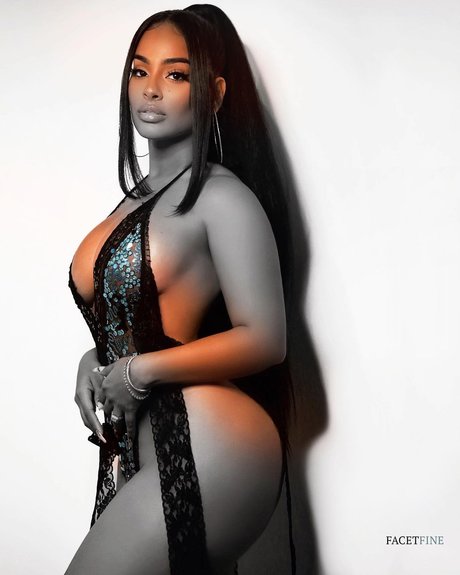 Ayisha Diaz hd actress img