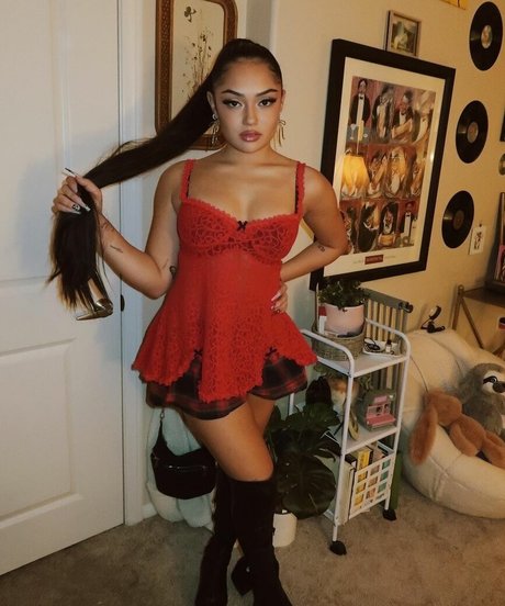 Avani Gregg pornographic model picture