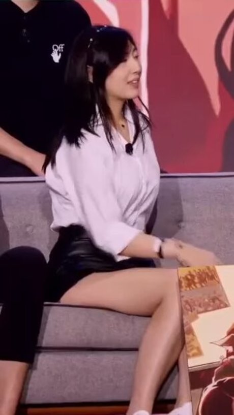 xChocobars beautiful model img