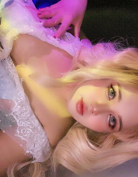 Charlotte LinLin erotic actress pic