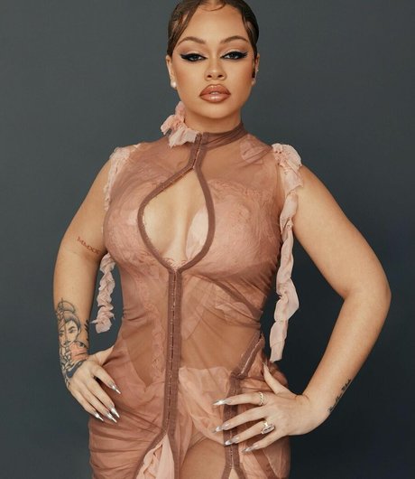 curvy shemale onlyfans pornographic photos