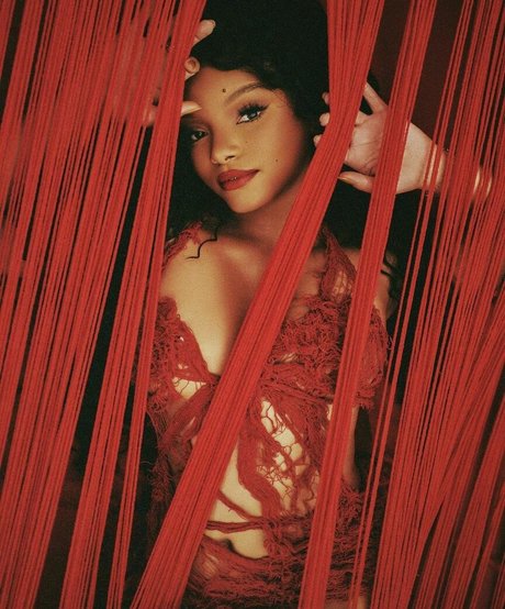 Halle Bailey adult actress picture