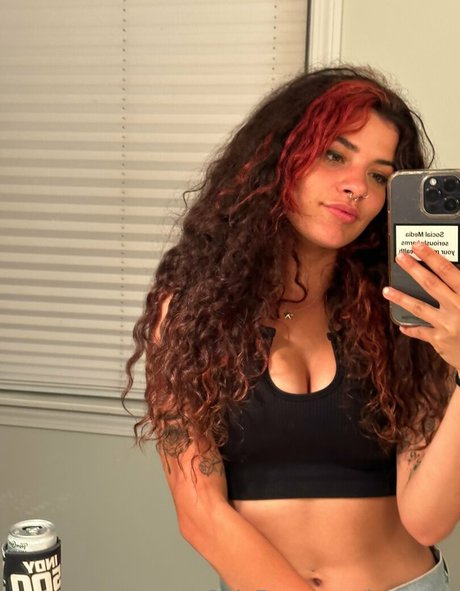 issameg xxx actress image