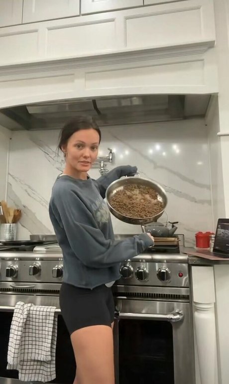 Brittney Atwood model high quality img