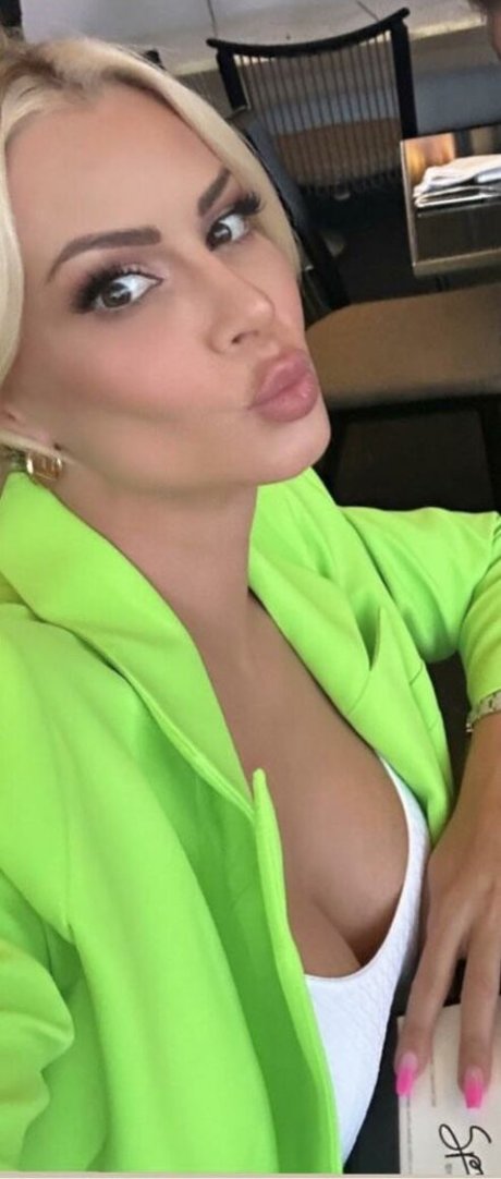 Maryse WWE nudes model pics