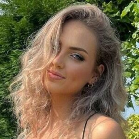 Nienke Van Schijndel pretty pornstar image