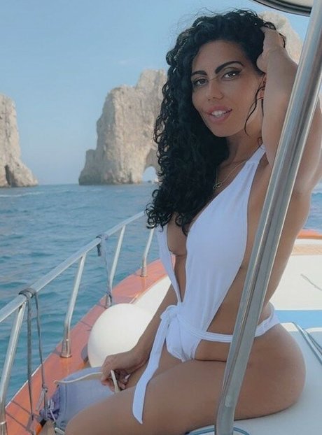 chubby mom onlyfans nude image